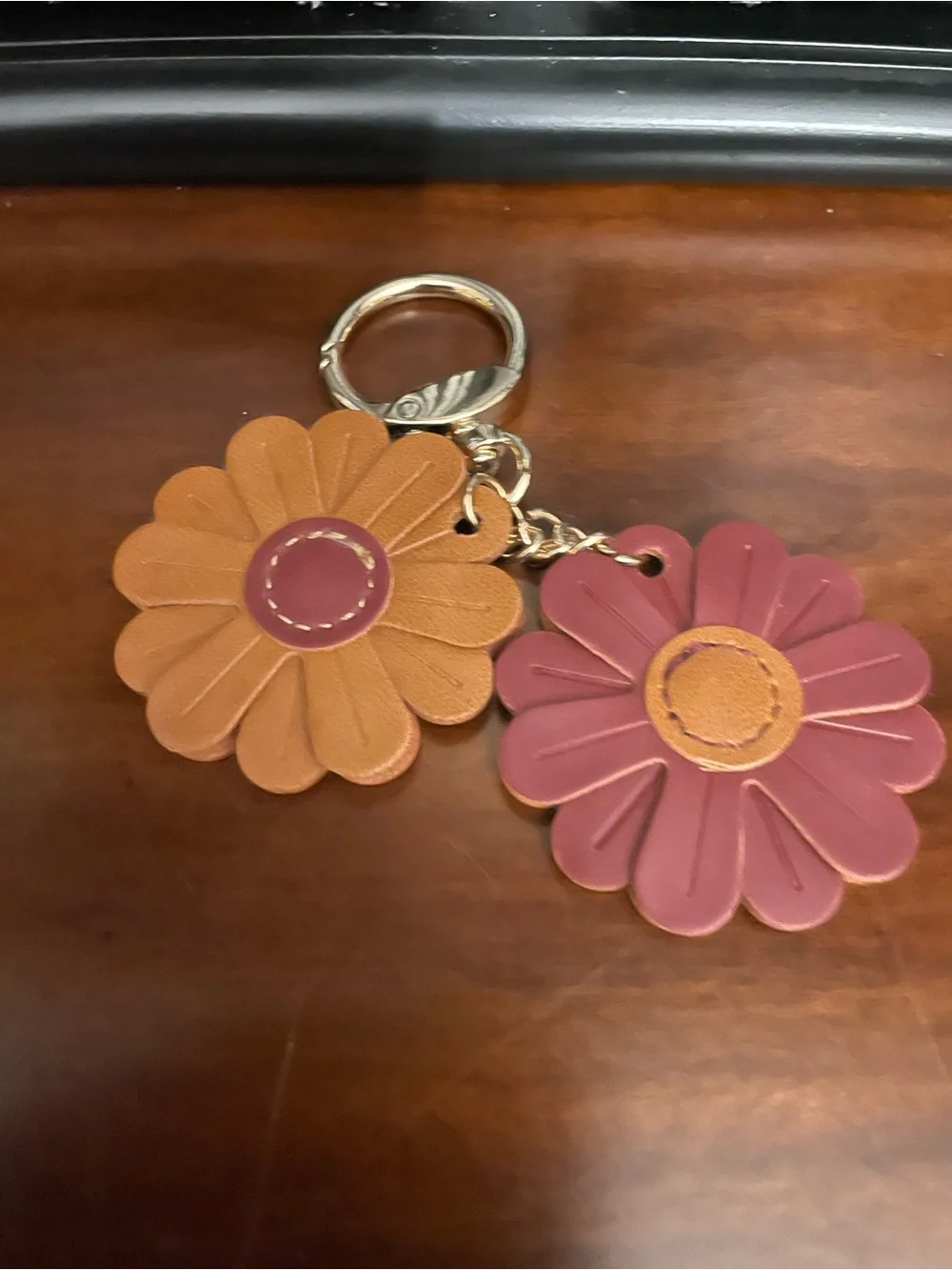 Stylish Flower Leather Keychain - Tan & burgundy nwot